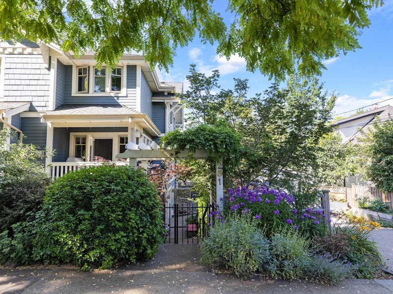 281 W 13th Avenue, Vancouver BC V5Y 1W1