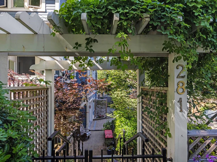 281 W 13th Avenue, Vancouver, BC, V5Y 1W1 - 2