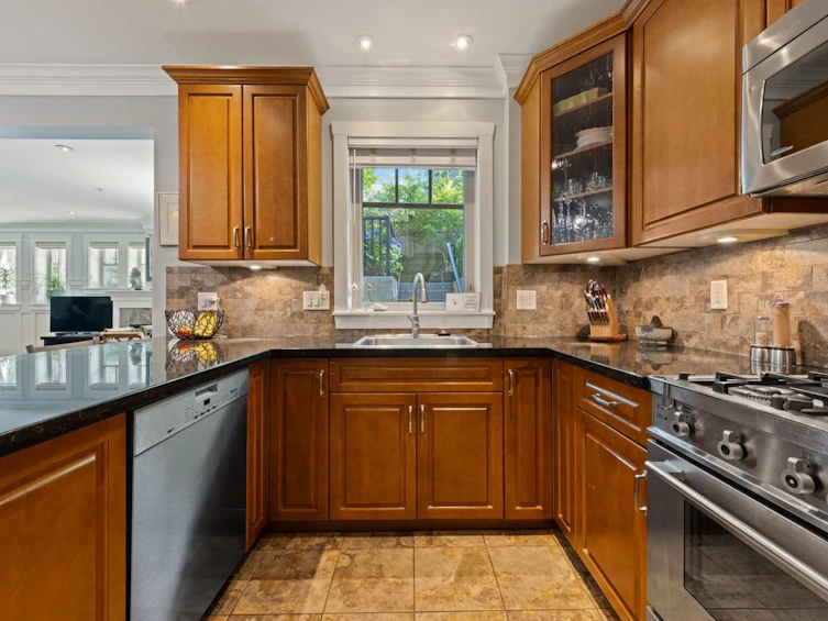 281 W 13th Avenue, Vancouver, BC, V5Y 1W1 - 10