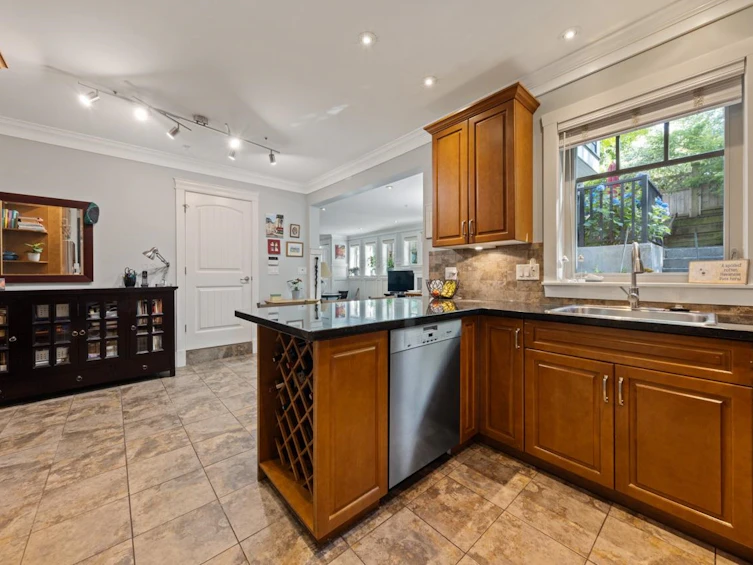 281 W 13th Avenue, Vancouver, BC, V5Y 1W1 - 13