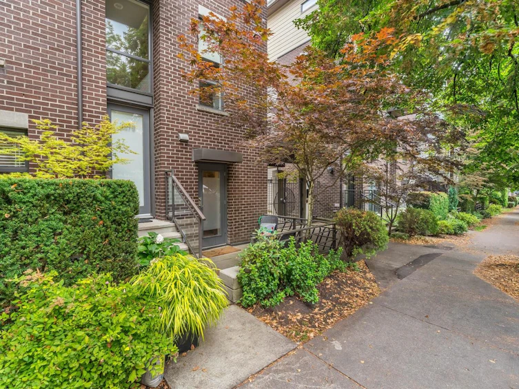 3677 Commercial Street, Vancouver, BC, V5N 4G1 - 2