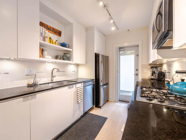 3677 Commercial Street, Vancouver, BC, V5N 4G1 - 8