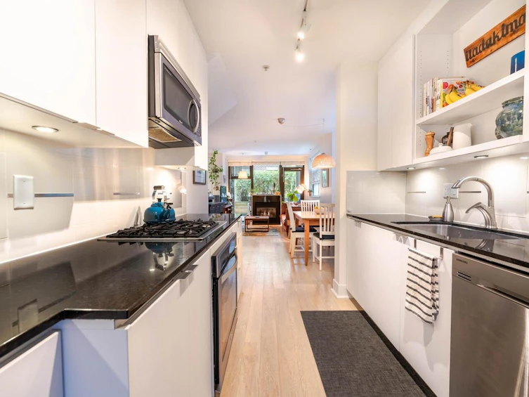 3677 Commercial Street, Vancouver, BC, V5N 4G1 - 9