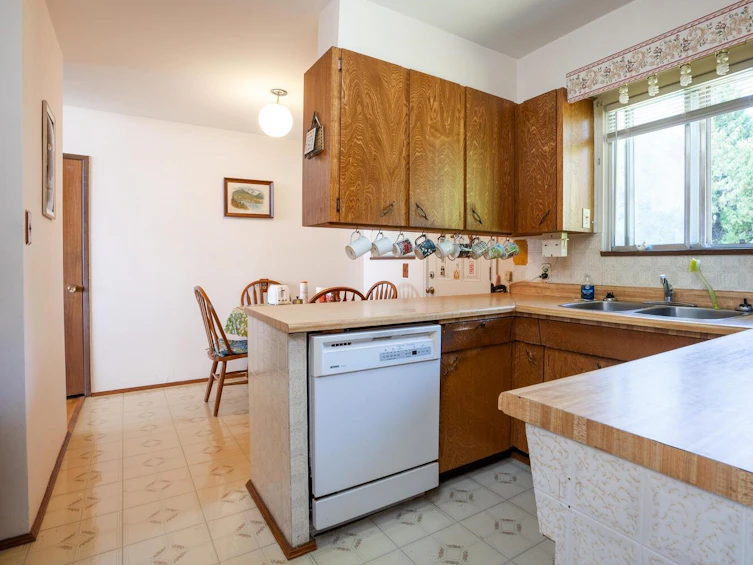 305 54a Street, Delta, BC, V4M 3J2 - 14