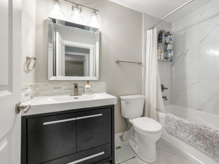 210-11771 King Road, Richmond, BC, V7A 3B5 - 10