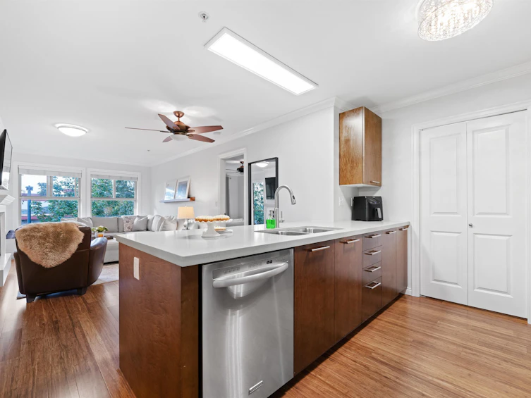 310-3355 Rosemary Heights Drive, Surrey, BC, V3Z 2H5 - 8
