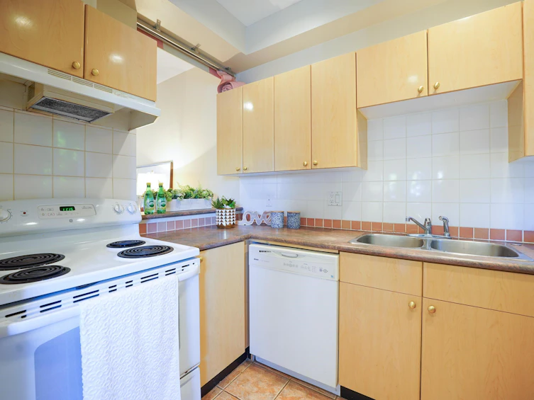 7668 Bennett Road, Richmond, BC, V6Y 1N2 - 9