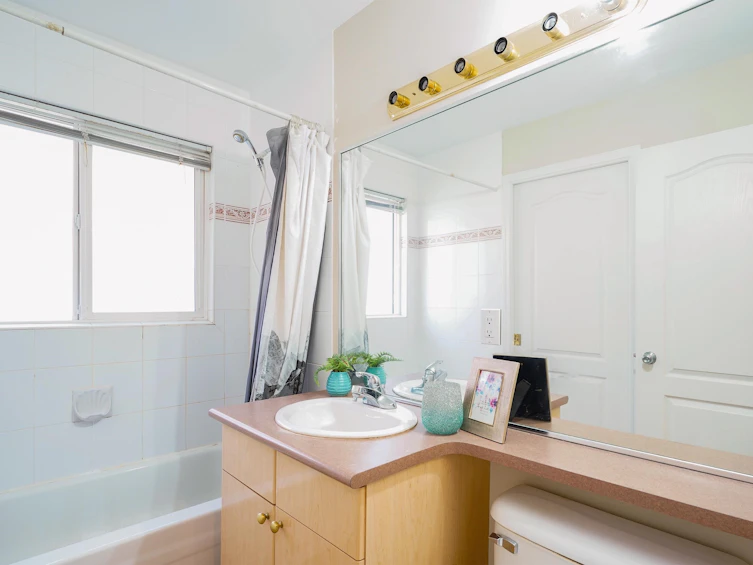 7668 Bennett Road, Richmond, BC, V6Y 1N2 - 12