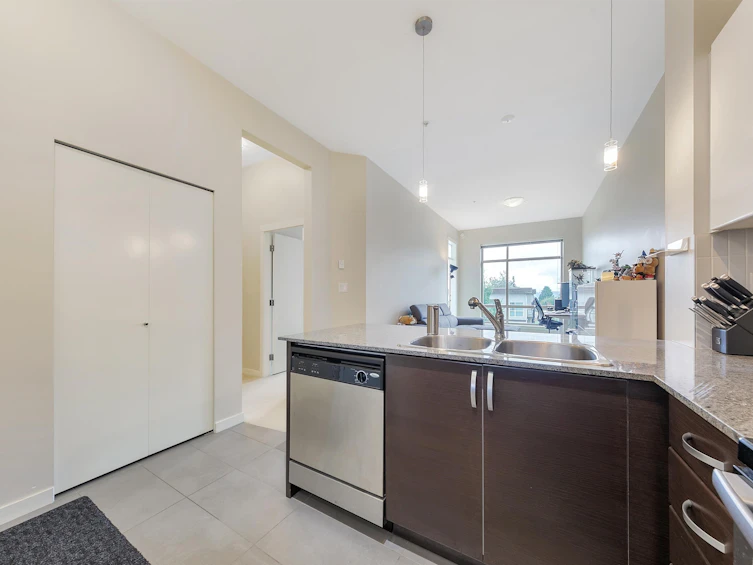 513-13789 107a Avenue, Surrey, BC, V3T 0B8 - 5