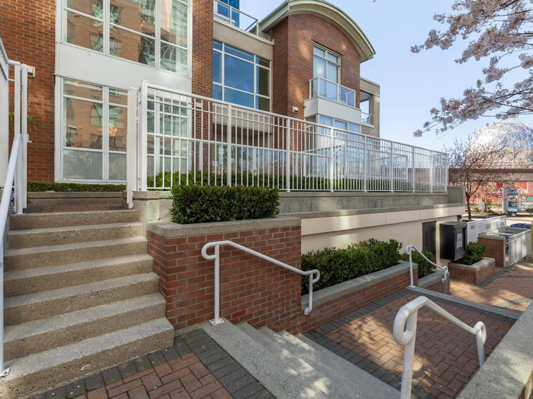 1228 Quebec Street, Vancouver, BC, V6A 4G7 - 2