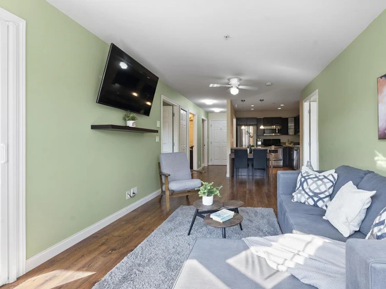 312-5438 198, Langley, BC, V3A 1G2 - 5