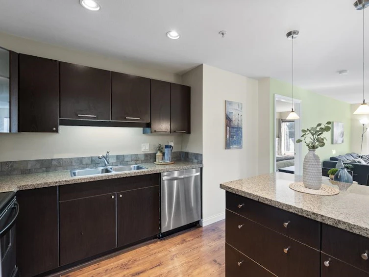 312-5438 198, Langley, BC, V3A 1G2 - 8