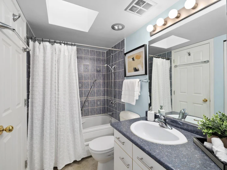 302-1330 Graveley Street, Vancouver, BC, V5L 3A2 - 16
