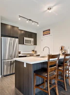210 3107 Windsor Gate
