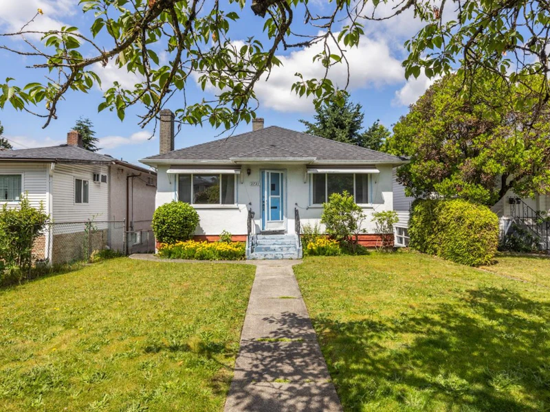 2721 E 22nd Avenue, Vancouver BC V5M 2X8