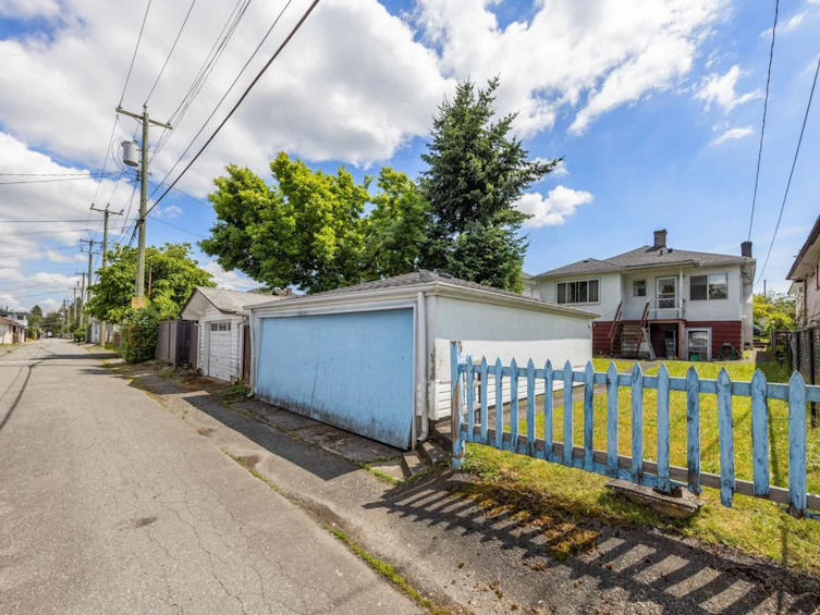 2721 E 22nd Avenue, Vancouver, BC, V5M 2X8 - 18