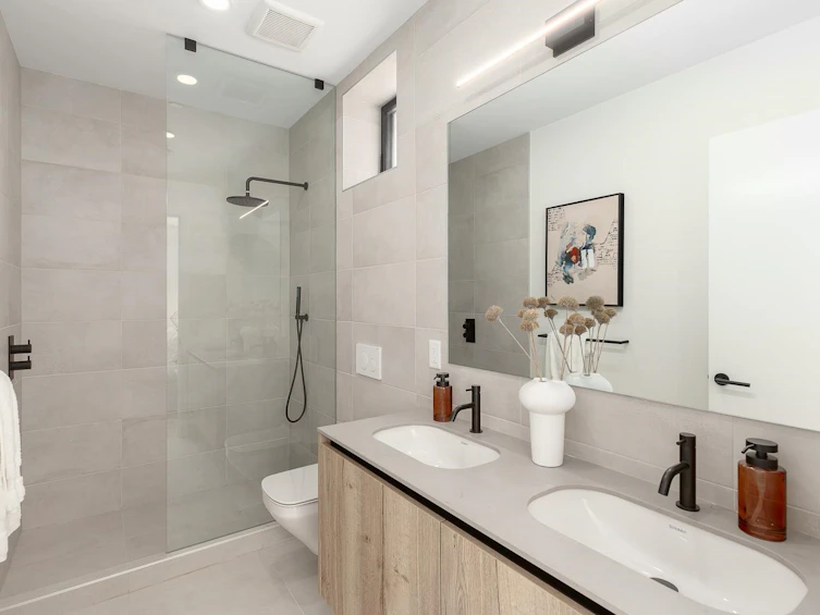 3870 Prince Albert Street, Vancouver, BC, V5V 1Y3 - 9