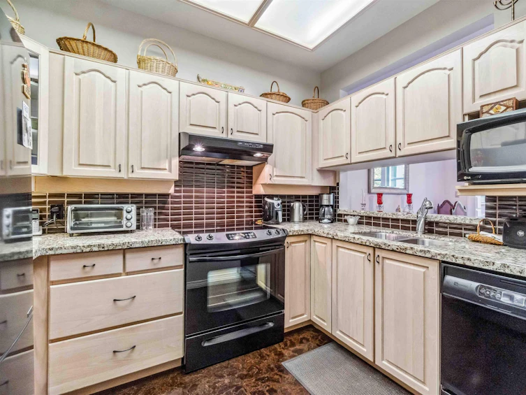 227-3769 West 7th Avenue, Vancouver, BC, V6R 1W6 - 9