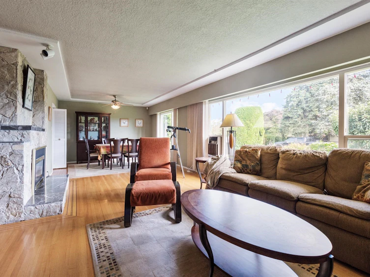 8787 Crest Drive, Burnaby, BC, V3N 4A1 - 4