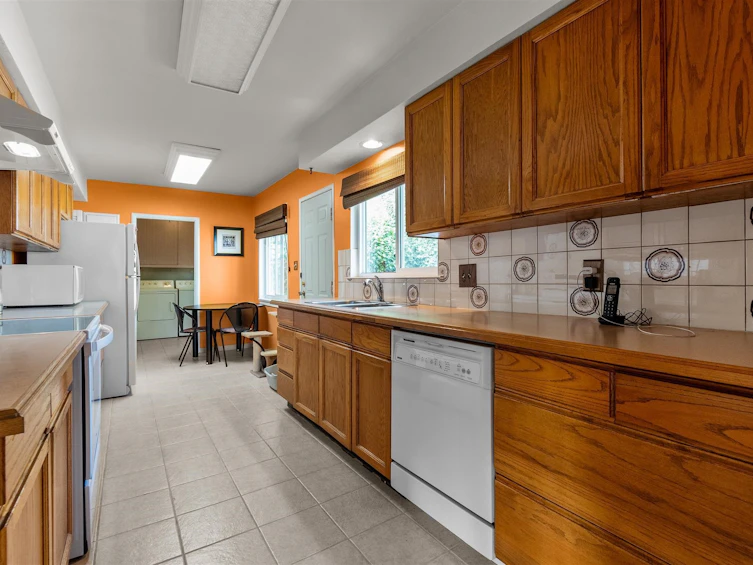 8787 Crest Drive, Burnaby, BC, V3N 4A1 - 8