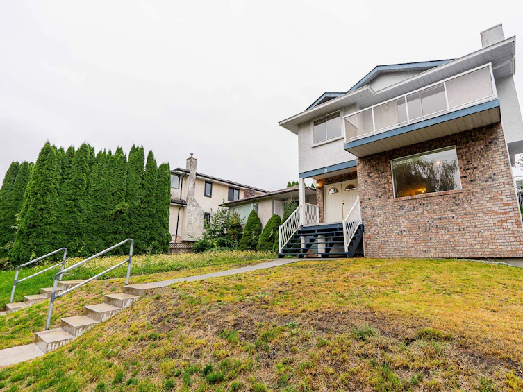 21 North Stratford Avenue, Burnaby, BC, V5B 1L1 - 2