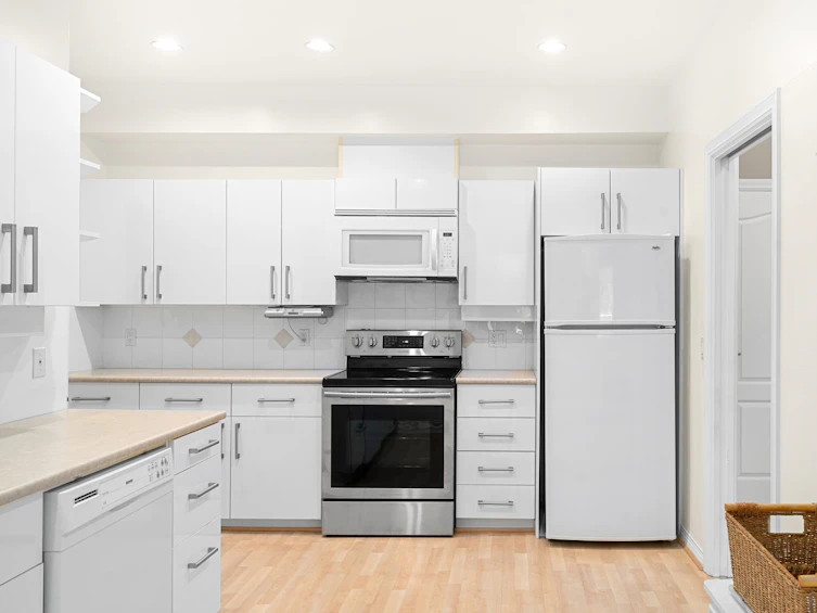 304-1281 Parkgate Avenue, North Vancouver, BC, V7H 3A3 - 12