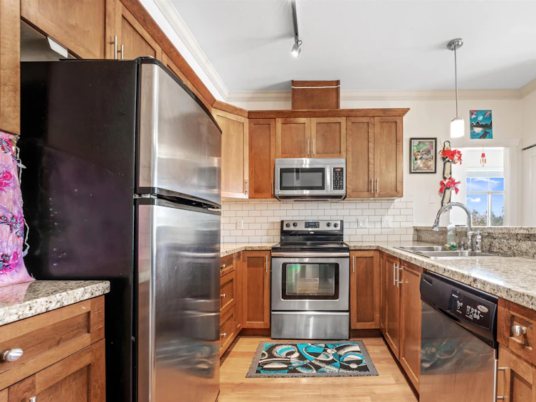 412-8168 120a, Surrey, BC, V3W 3P3 - 3