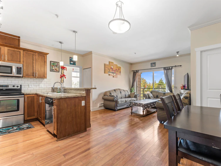 412-8168 120a, Surrey, BC, V3W 3P3 - 5