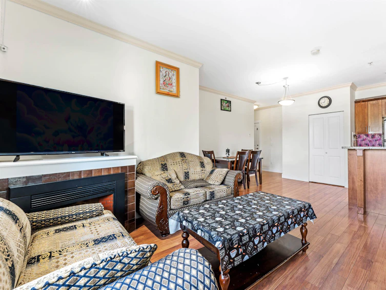 412-8168 120a, Surrey, BC, V3W 3P3 - 8