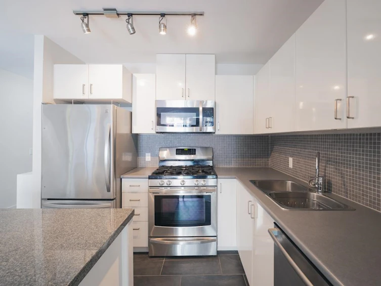 504-175 W 1st Street, North Vancouver, BC, V7M 3N9 - 12