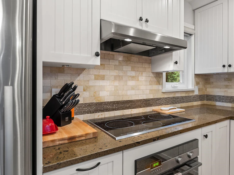 2308 Vine Street, Vancouver, BC, V6K 3K5 - 17