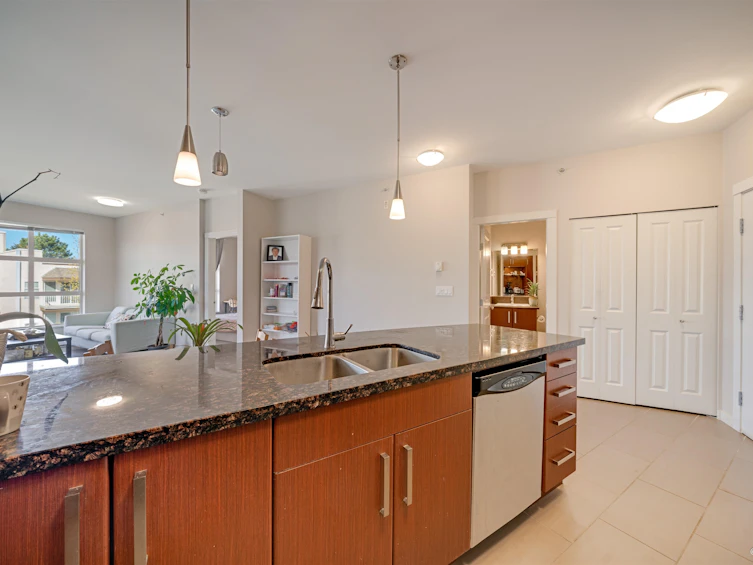 406-15168 19 Avenue, Surrey, BC, V4A 0A5 - 5