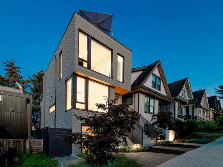 2112 Prince Edward Street, Vancouver, BC, V5T 3M3 - 2