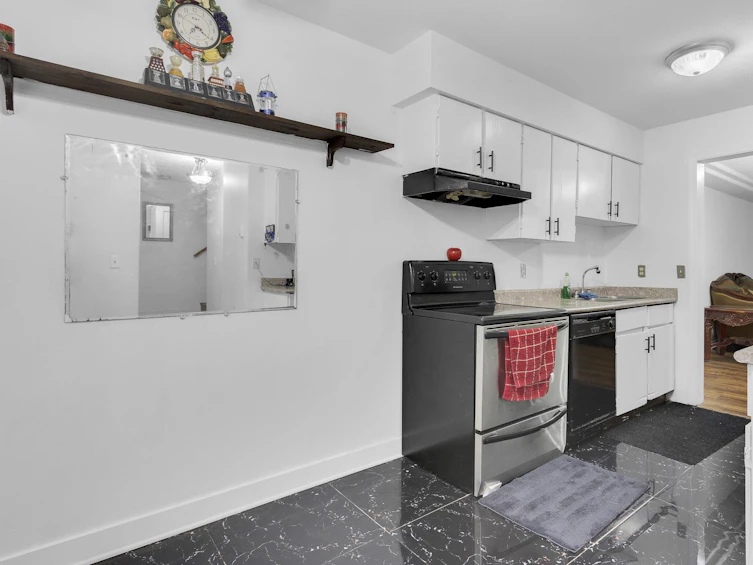 125-9465 Prince Charles, Surrey, BC, V3V 7G1 - 5
