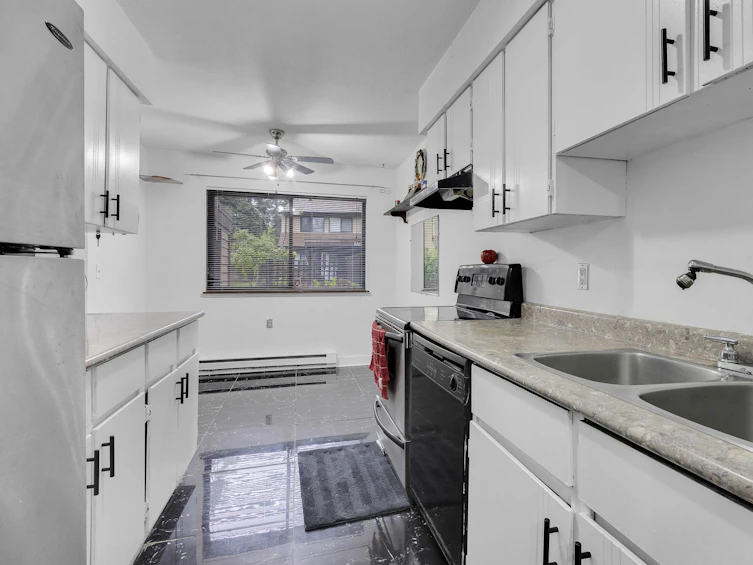 125-9465 Prince Charles, Surrey, BC, V3V 7G1 - 6