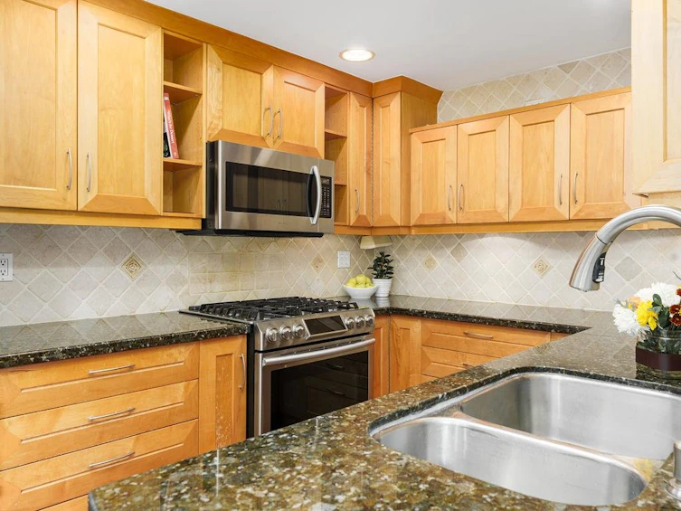 2405 W 5th Avenue, Vancouver, BC, V6K 1S7 - 15
