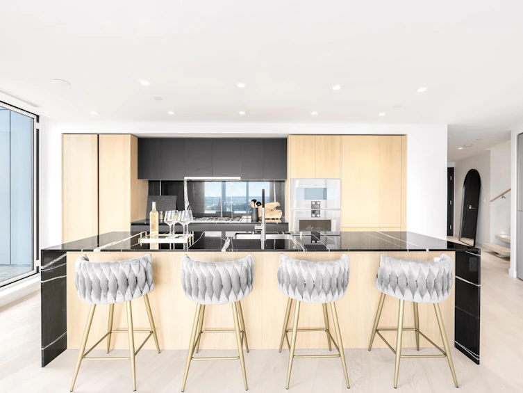 2405-1500 Fern Street, North Vancouver, BC, V7J 1H6 - 10