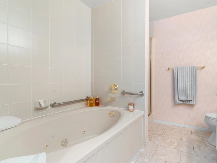 302-101 22nd Street, West Vancouver, BC, V7V 4B8 - 21