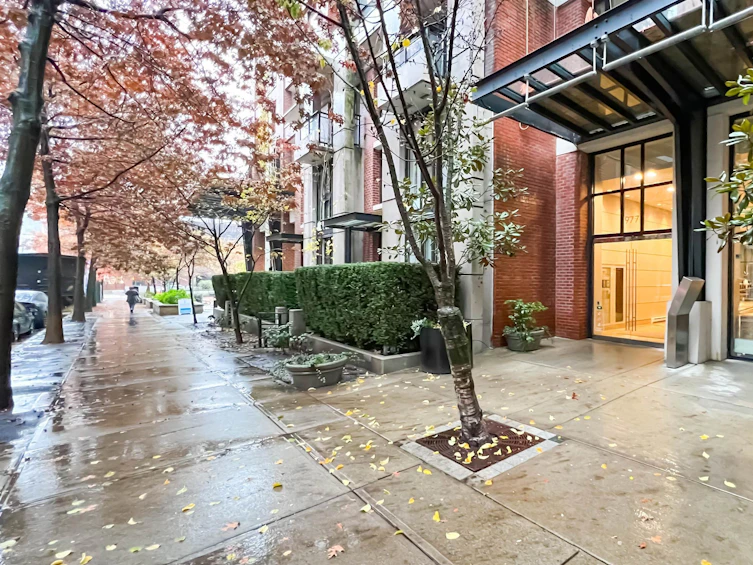 910-977 Mainland Street, Vancouver, BC, V6B 1T2 - 2