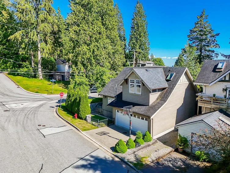 3375 Chesterfield Avenue, North Vancouver, BC, V7N 3N2 - 2