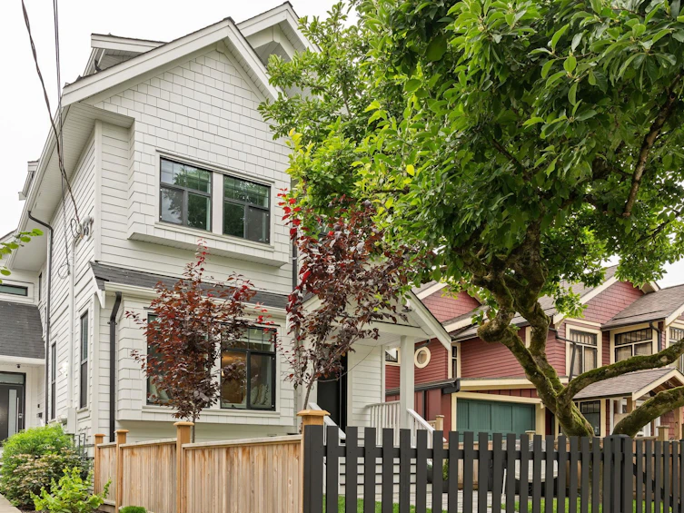 1910, E 19th Avenue, Vancouver, BC, V5N 2J2 - 3