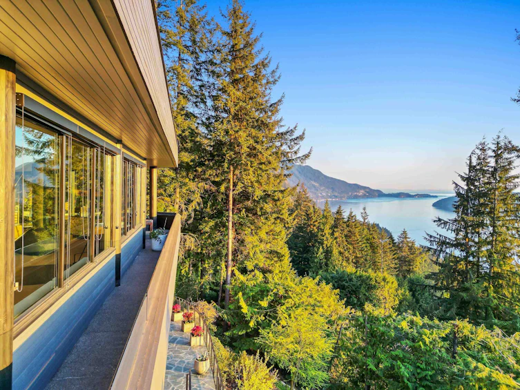 168 Sunset Drive, West Vancouver, BC, V0N 2E0
