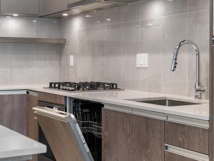 312-14225 103a, Surrey, BC, V3T 0T4 - 14