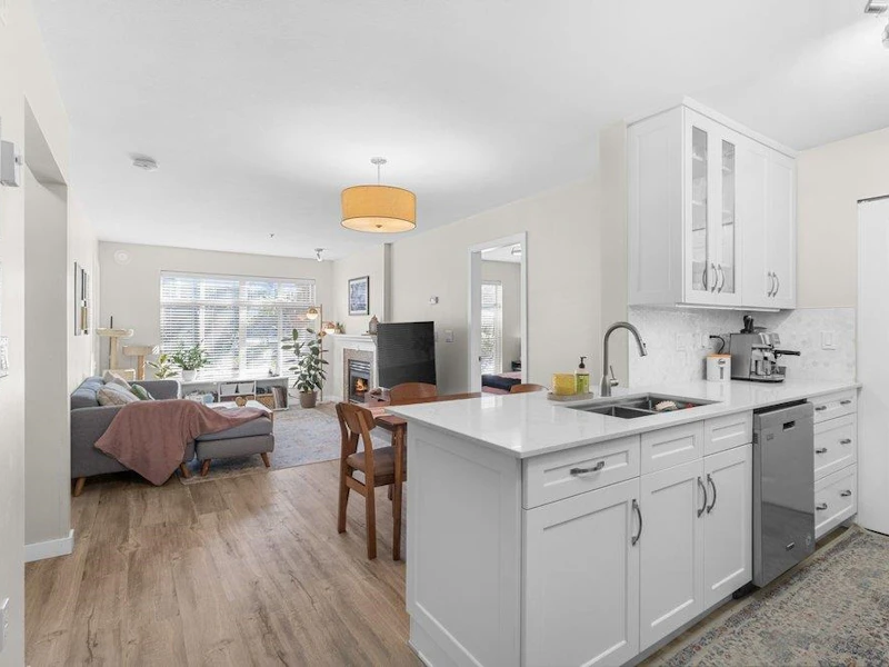 107 - 3235 W 4th Avenue, Vancouver BC V6K 1R8