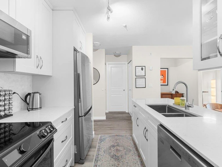 107-3235 W 4th Avenue, Vancouver, BC, V6K 1R8 - 3