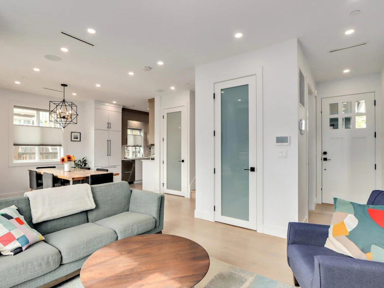 980 East 13th Avenue, Vancouver, BC, V5T 2L7 - 4