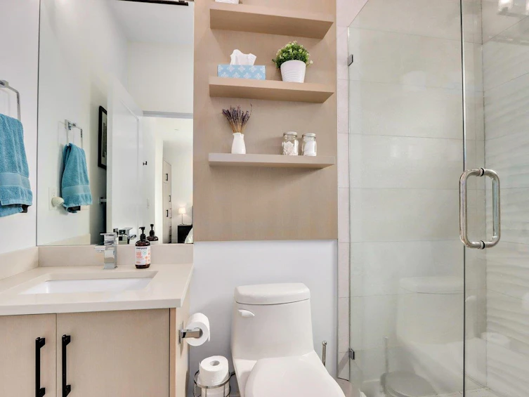 980 East 13th Avenue, Vancouver, BC, V5T 2L7 - 14
