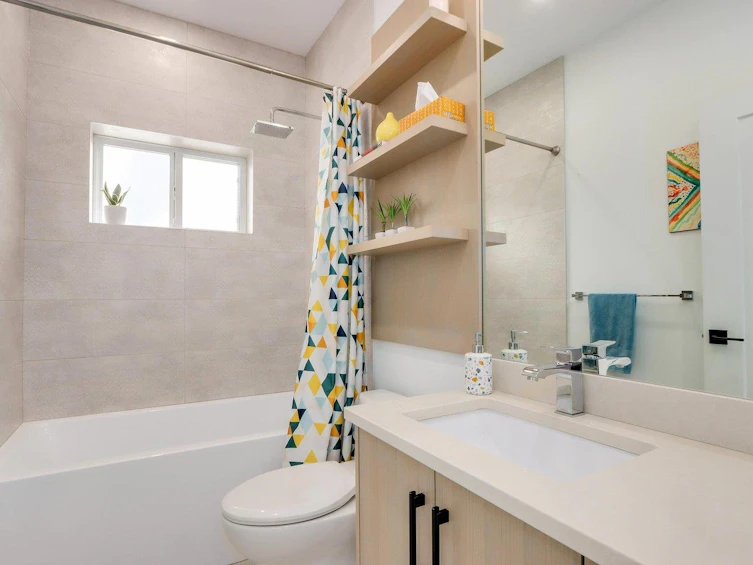 980 East 13th Avenue, Vancouver, BC, V5T 2L7 - 16