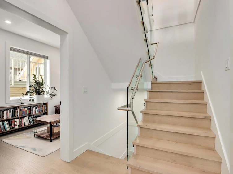 980 East 13th Avenue, Vancouver, BC, V5T 2L7 - 19