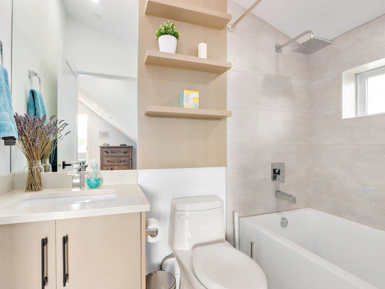 980 East 13th Avenue, Vancouver, BC, V5T 2L7 - 25
